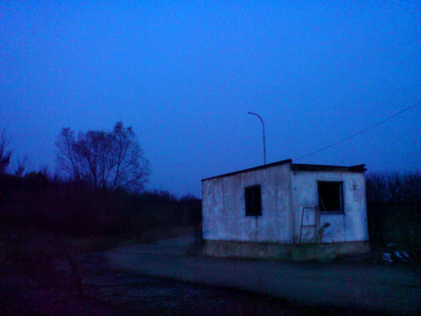 poslední kontrolní stanoviště na cestě... za závorou už je jenom.... the last check point on the road... behind the gate there is only a.....